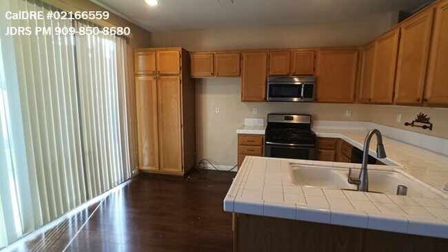 Building Photo - Rancho Cucamonga 5 Bedroom Home