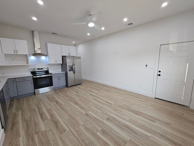 Building Photo - Ready for immediate move in!