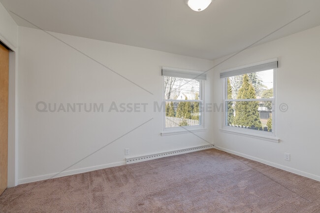Building Photo - 5415 N Lydell St
