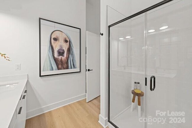 Building Photo - 536 W Tremont Ave