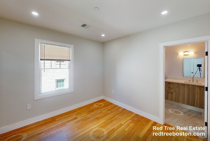 Building Photo - 93 Williston Rd