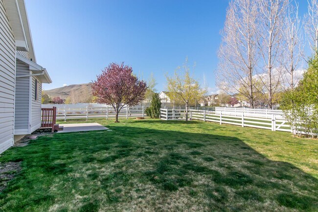 Building Photo - 5 Bedroom Home in Herriman; 2700 sq ft; Open Floor Plan