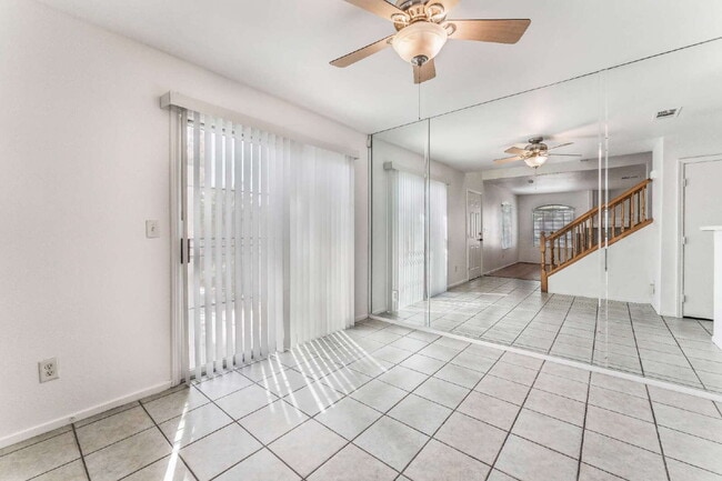 Building Photo - Move in now to this beautiful 2 story 3 bed 2.5 bath townhome near the Lakes area!