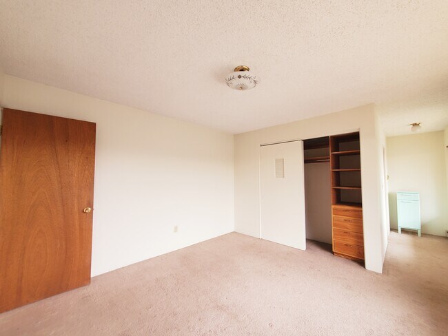 Building Photo - 535 NE Maiden Ln