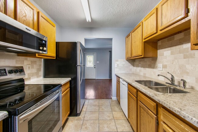 Building Photo - 10629 Royal Cavins Dr