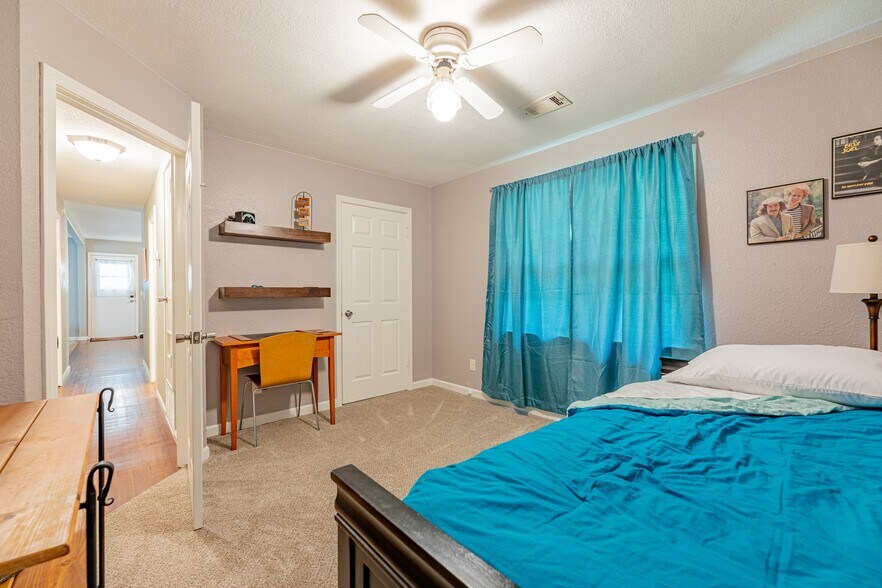 Building Photo - 19 Evesham Ln