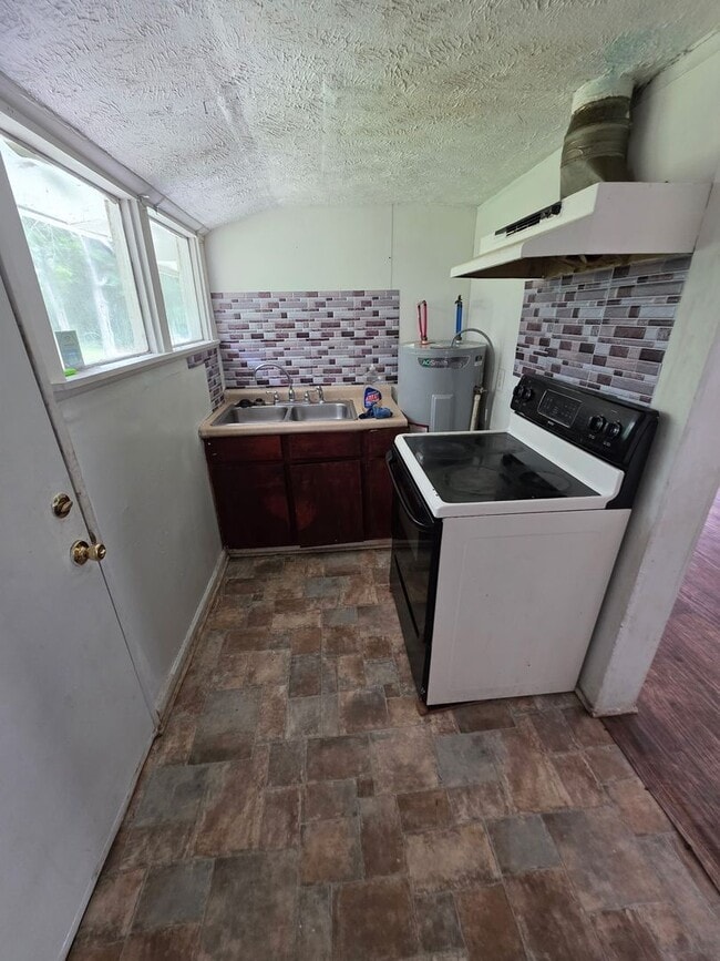 Building Photo - 2BEDROOM 1BATH
