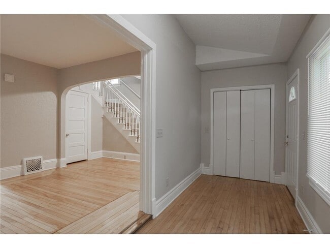 Building Photo - 4007 N Girard Ave