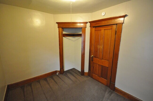 Building Photo - 25 E Blake Ave