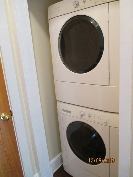 Building Photo - 17 Hampden Ct