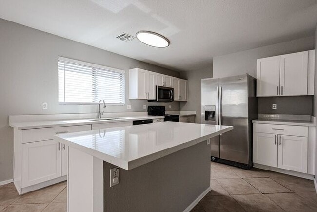 Building Photo - Introducing a stunning 4-bedroom, 2.5-bath...