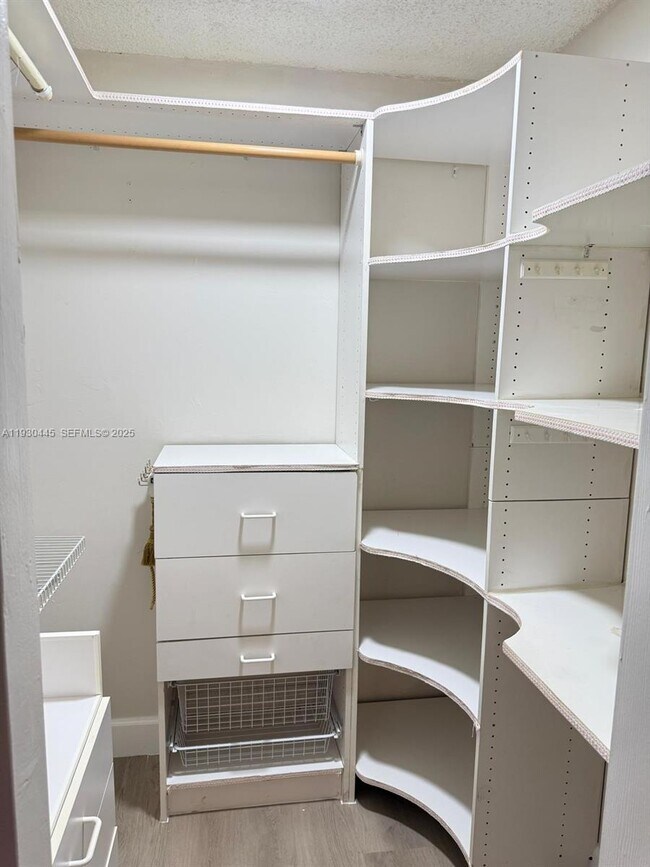 Building Photo - 671 NE 195th St