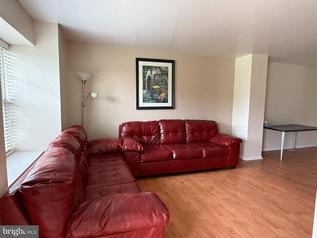 Building Photo - 2605 Gramercy Way