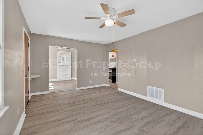 Building Photo - 8921 Higginson Ave