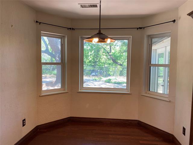 Building Photo - 2026 River Oaks Cir