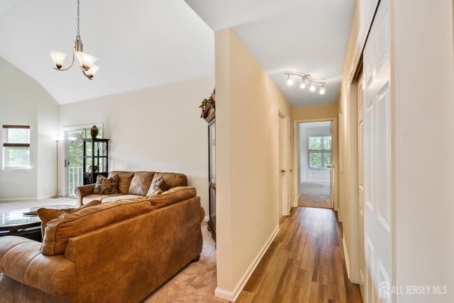 Building Photo - 28 Kensington Dr