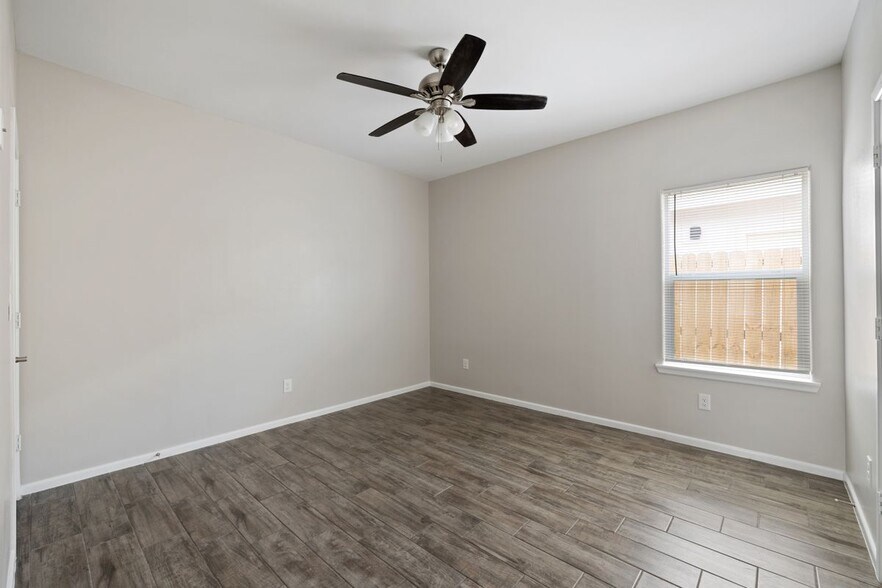 Building Photo - 2609 Sage Dr