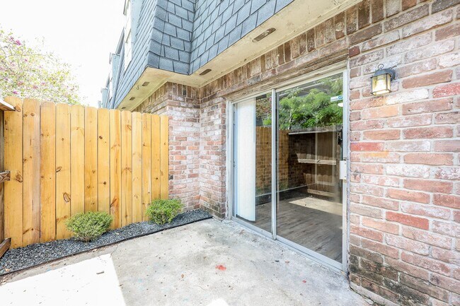 Building Photo - 8941 Gaylord Dr
