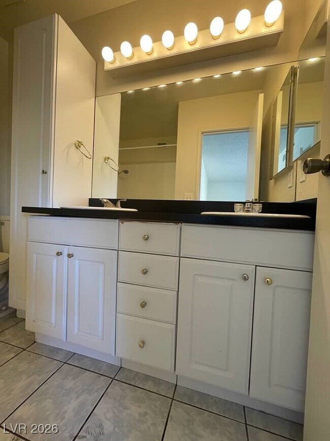 Building Photo - 241 Misty Isle Ln