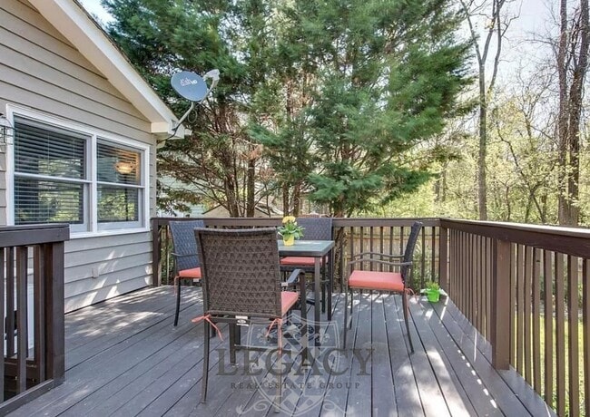 Building Photo - 1101C Biltmore Dr