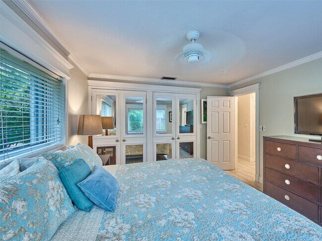 Building Photo - 3220 Oleander Way