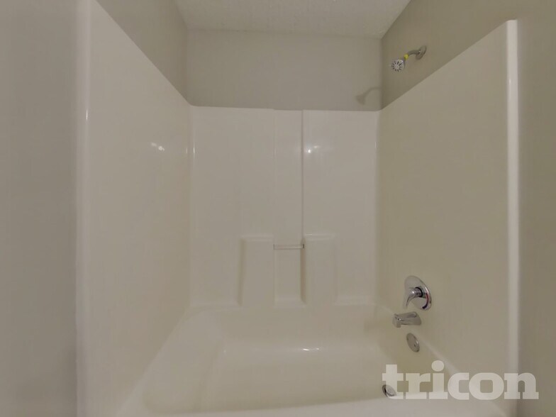 Building Photo - 205 Inverness Trce