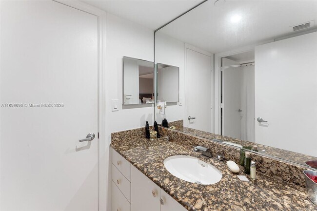 Building Photo - 6917 Collins Ave