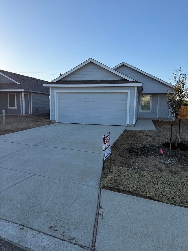 Building Photo - 563 River Run Wy