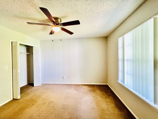 Building Photo - 2550 N Alafaya Trail