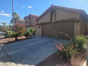 Building Photo - AVAILABLE NOW! SINGLE STORY HOME IN SOUGHT...