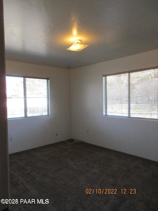 Building Photo - 138 N Willow St