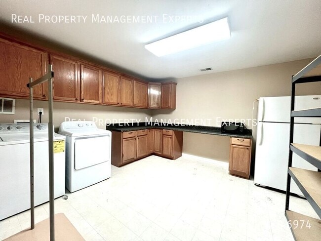 Building Photo - 840 Pelican Bay Dr