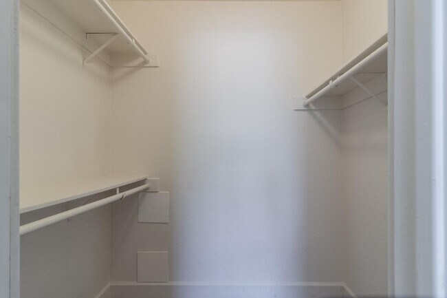 Building Photo - 5877 N Granite Reef Rd