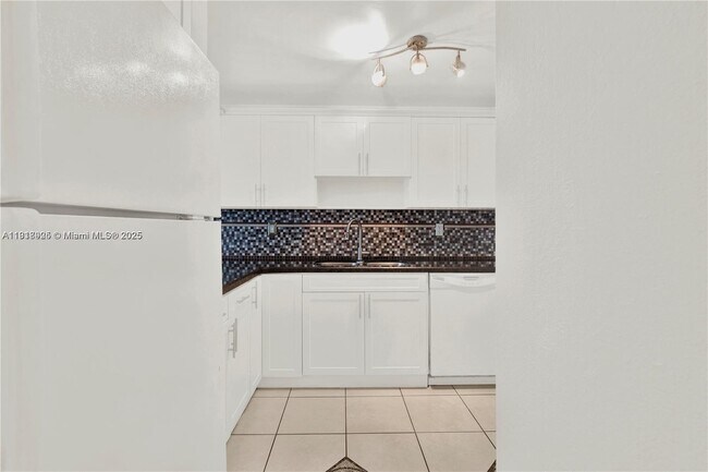 Building Photo - 1990 W 56th St