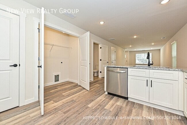 Building Photo - 514 12th Ave NE
