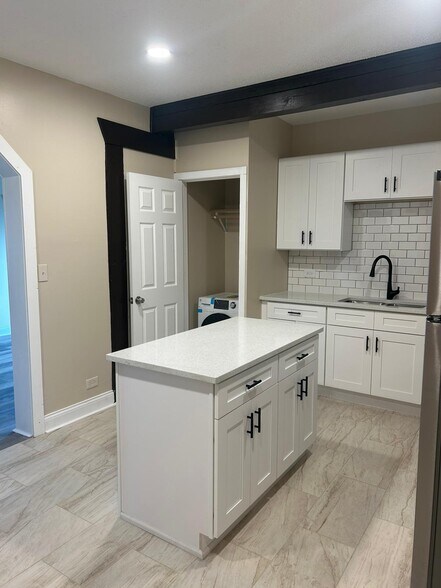 Building Photo - 10102 Main St