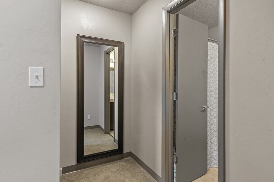 Building Photo - 1800 E Northland Ave