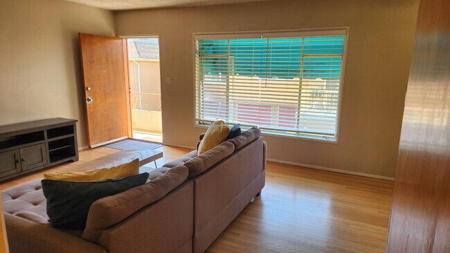 Building Photo - 2222 2nd St