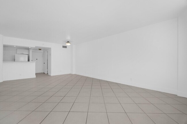 Building Photo - 3725 S Ocean Dr