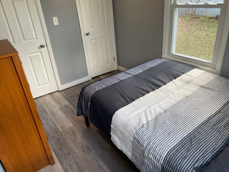 Building Photo - 83 Oak St