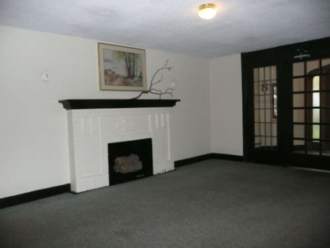 Building Photo - Spacious Lincoln Square