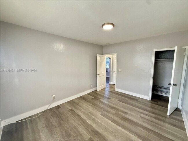 Building Photo - 6940 Bay Dr