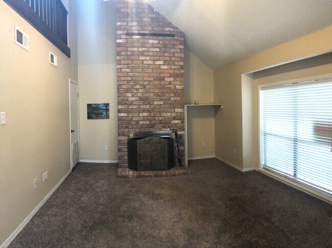 Building Photo - 1324 Sharlo Ave