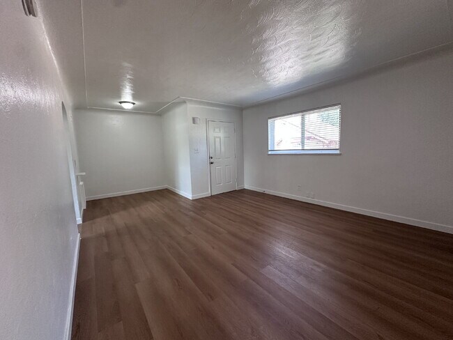 Primary Photo - ~September’s Rent Free~ Newly Remodeled Tw...