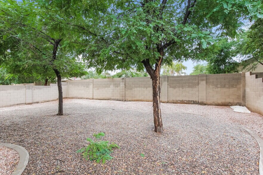 Building Photo - 13928 N 133rd Ln