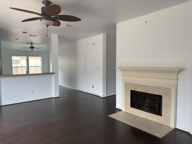 Building Photo - 3815 Lake Edinburg Ln