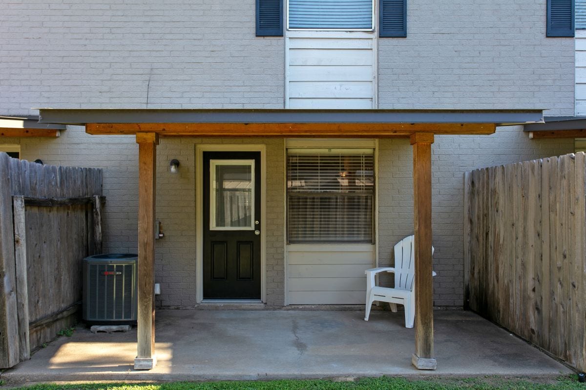 Building Photo - 1409 Airline Dr