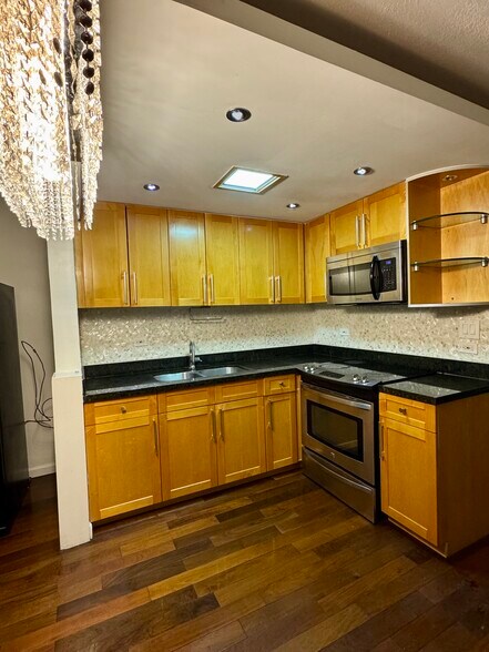 Building Photo - 2609 Ala Wai Blvd