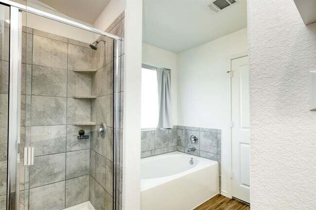 Building Photo - 717 Xanadu Dr