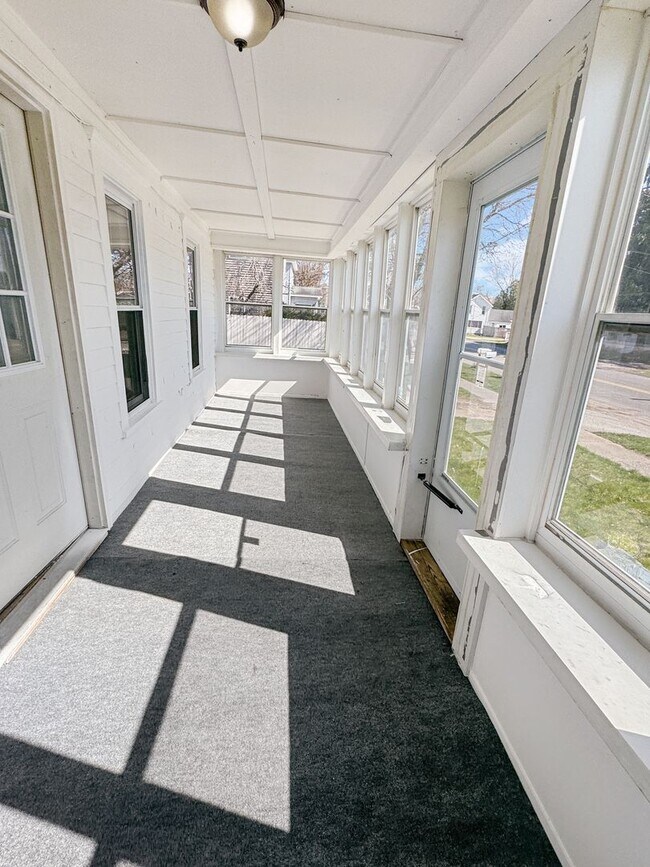 Building Photo - Own Your Own 3 Bedroom Home